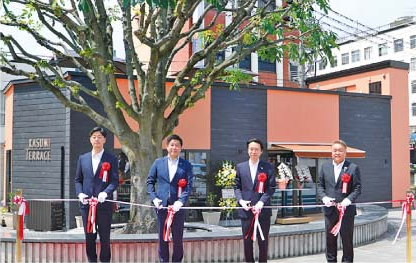 JR山形駅東口の駅前公園 カスミテラスが完成