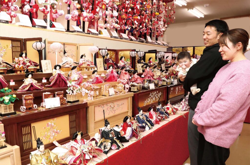 ひな人形商戦が本格化　豪華250点がズラリ