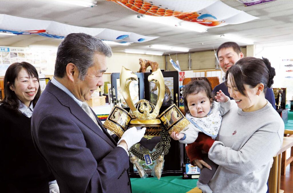 雄々しい逸品がズラリ／五月人形商戦に力こぶ （三澤商事）